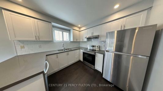 54 ROLLING ACRES DRIVE, Whitby, Ontario L1R 2B8, Canadá