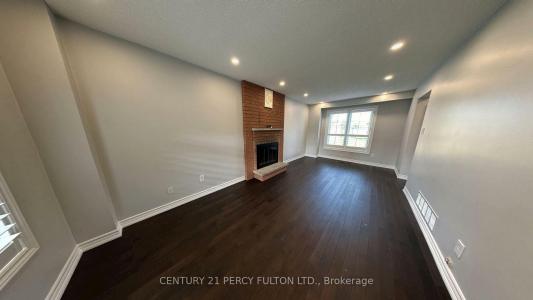 54 ROLLING ACRES DRIVE, Whitby, Ontario L1R 2B8, Canadá