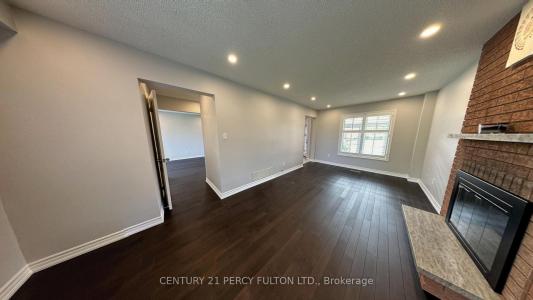 54 ROLLING ACRES DRIVE, Whitby, Ontario L1R 2B8, Canadá