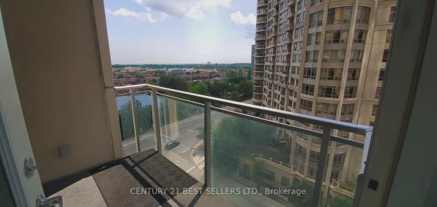 225 WEBB DRIVE, Mississauga, Ontario L5B 3Y5, Canadá