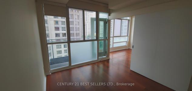 225 WEBB DRIVE, Mississauga, Ontario L5B 3Y5, Canadá