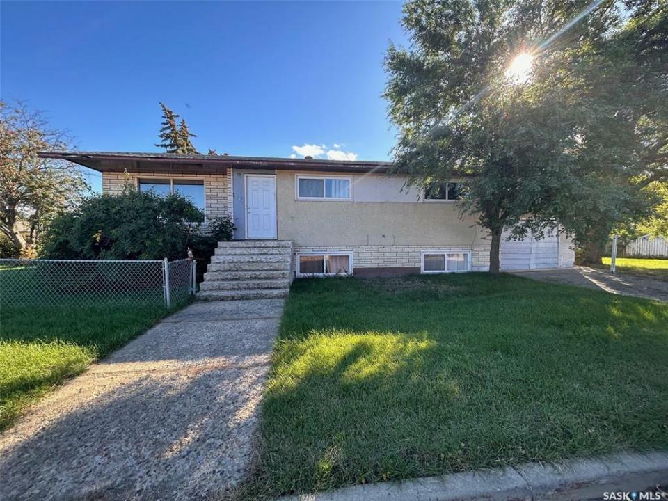 1291 111TH STREET, North Battleford, Saskatchewan S9A 2K5, Canada