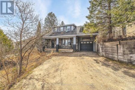 690 MOUNTAIN STREET, Dysart Et Al, Ontario K0M 1S0, Canada