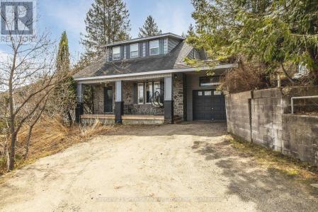 690 MOUNTAIN STREET, Dysart Et Al, Ontario K0M 1S0, Canada