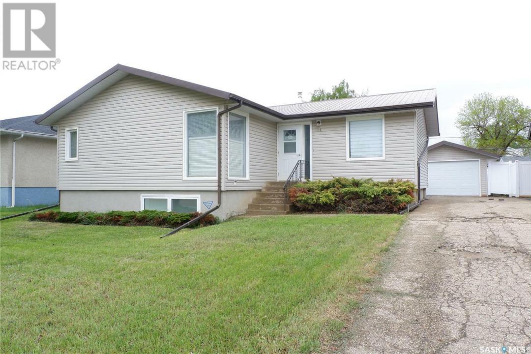 116 EMPIRE PLACE, Assiniboia, Saskatchewan S0H 0B0, Canada
