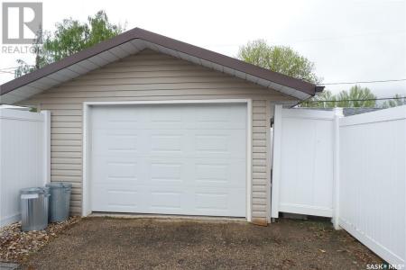 116 EMPIRE PLACE, Assiniboia, Saskatchewan S0H 0B0, Canada