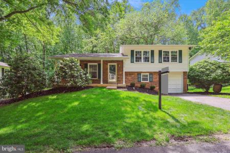 9923 Wooden Dove Court, Burke, Virginia 22015, USA