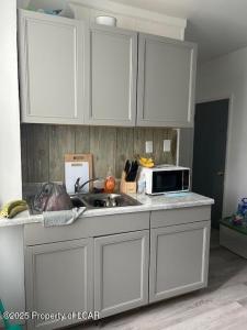 940 Ridge Street, Freeland, Pennsylvania 18224, USA