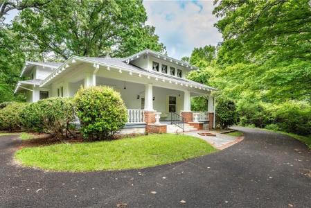 10 New Town Street, Tate, Georgia 30177, USA