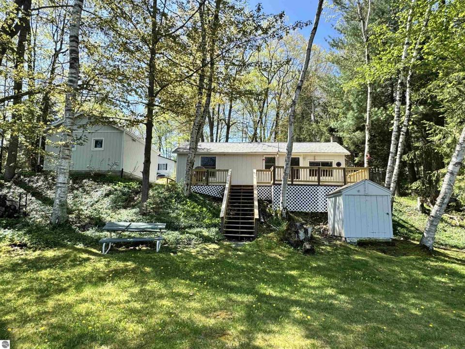 921 Pine Street, Harrison, Michigan 48625, États-Unis