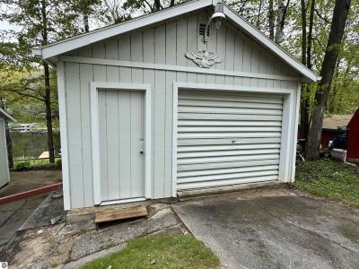 921 Pine Street, Harrison, Michigan 48625, États-Unis