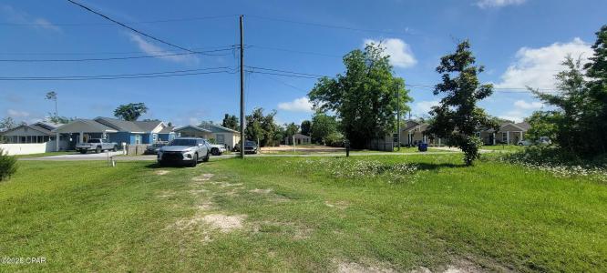2209 E 9th Street, Panama City, Florida 32401