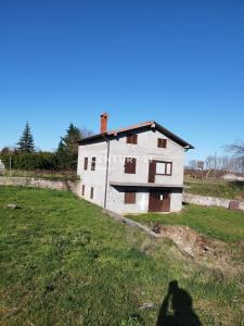 Kačiče-Pared, Divača, Obalno - Kraška 6215, Slovenya