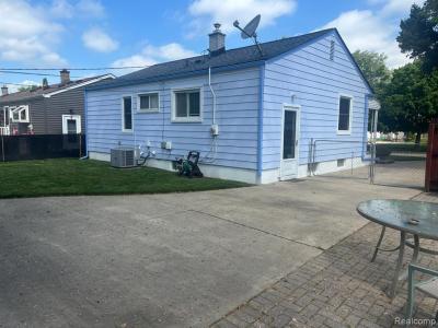 28941 Rosslyn, Garden City, Michigan 48135, USA