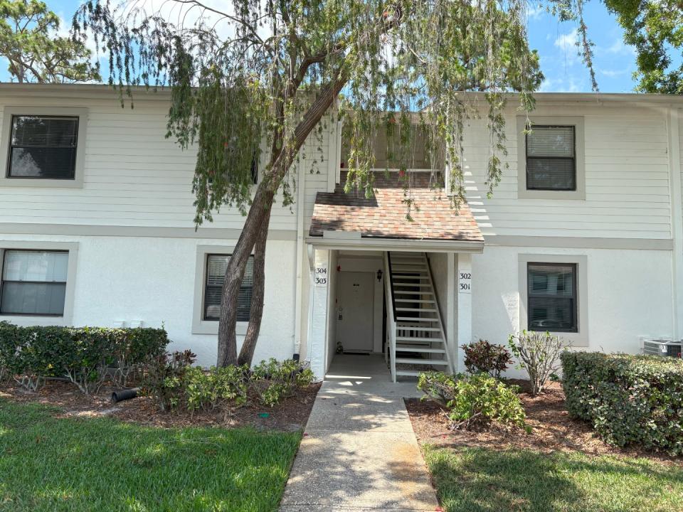 303 Meadow Ln, Oldsmar, Florida 34677