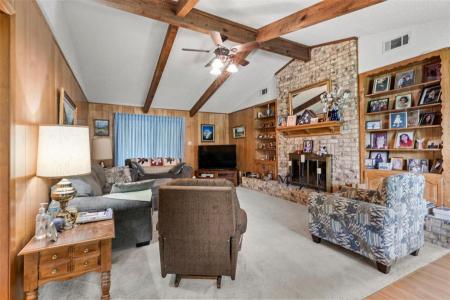 402 N Walnut Street, Lacy Lakeview, Texas 76705, Estados Unidos