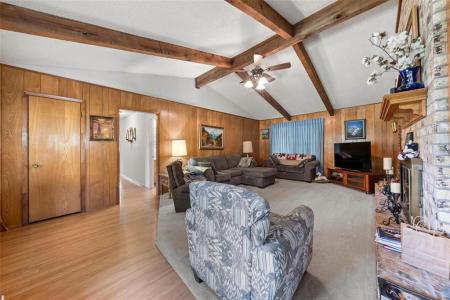 402 N Walnut Street, Lacy Lakeview, Texas 76705, Estados Unidos