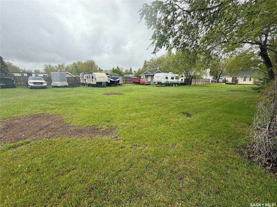 787 HARTNEY AVENUE, Weyburn, 서스캐처원주 S4H 1H7, 캐나다