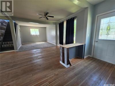 406 CENTRE STREET, Cabri, Saskatchewan S0N 0J0, Canada