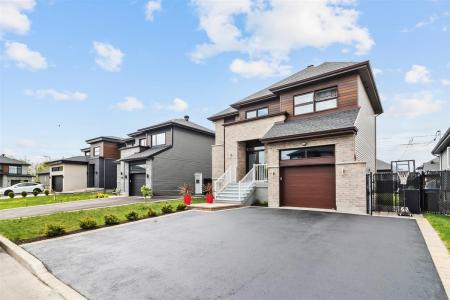 16785 Rue De La Jonquière, Mirabel, Quebec J7J 1T5, Canadá