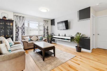 16785 Rue De La Jonquière, Mirabel, Quebec J7J 1T5, Canadá