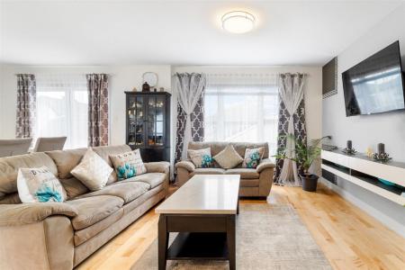 16785 Rue De La Jonquière, Mirabel, Quebec J7J 1T5, Canadá