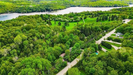 1174  Route 105, Chelsea, Quebec J9B 1P4, Canada