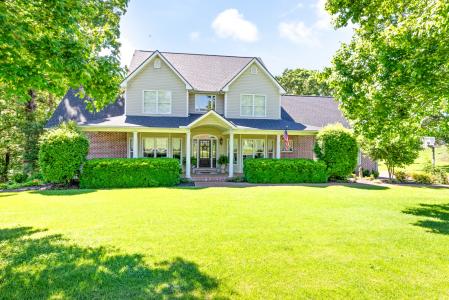 1000 Bradby Dr, Burns, Tennessee 37029, USA