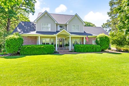 1000 Bradby Dr, Burns, Tennessee 37029, USA