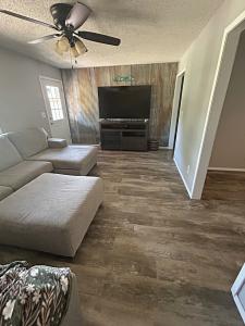 214 S Cedar Street, Loogootee, Indiana 47553, Amerika Birleşik Devletleri