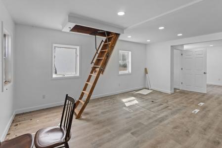 92 N Main St, Raynham, Massachusetts 02767