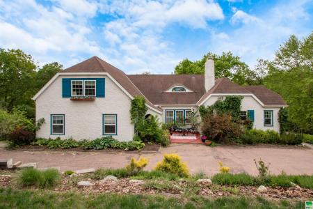2000 Plum Creek Road, Sioux City, Iowa 51103