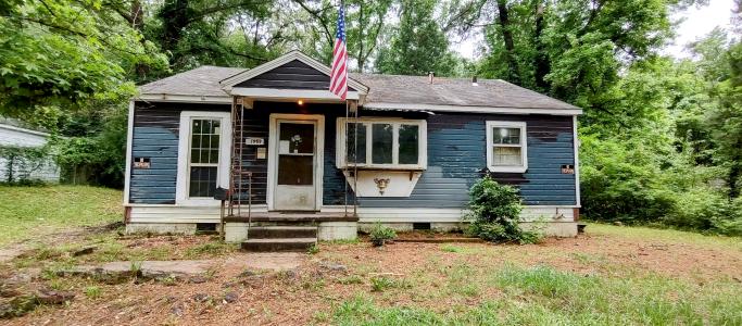 1069 Elm St., Camden, Arkansas 71701, USA