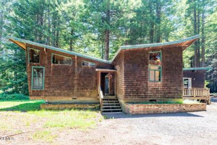 32371 Middle Ridge Road, Albion, California 95410