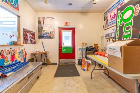 1501 Route 51 - Garage, Clairton, Pennsylvania 15025, Estados Unidos
