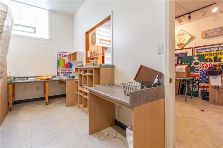 1501 Route 51 - Garage, Clairton, Pennsylvania 15025, Estados Unidos