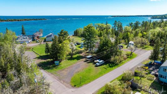 77 Brockway Ave, Copper Harbor, Michigan 49918