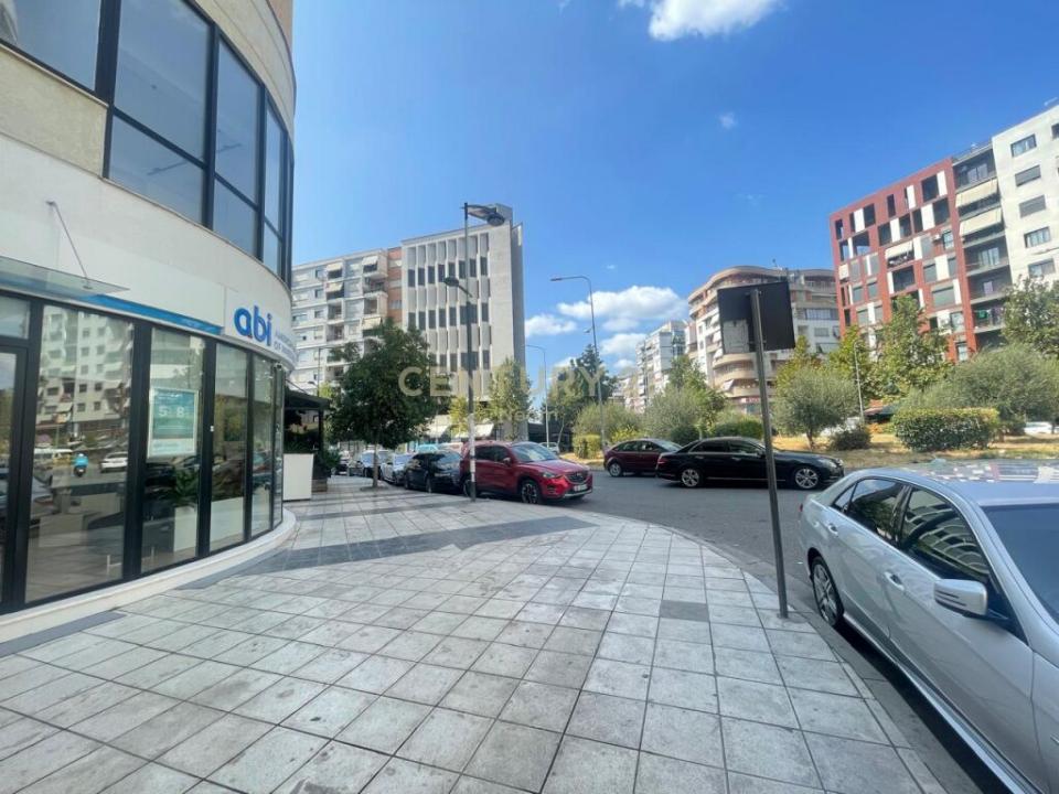 Astiri, Tirana, אלבניה