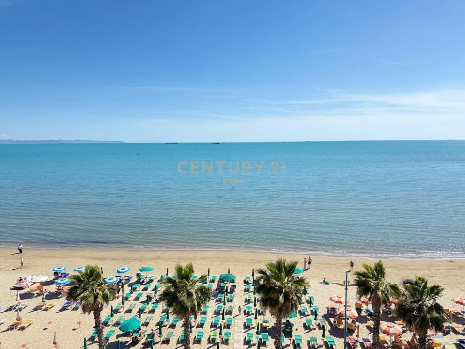 Plazh Rrota e Kuqe, Durrës, Albânia