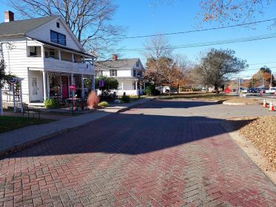12 Main Street, Hebron, Connecticut 06248, USA