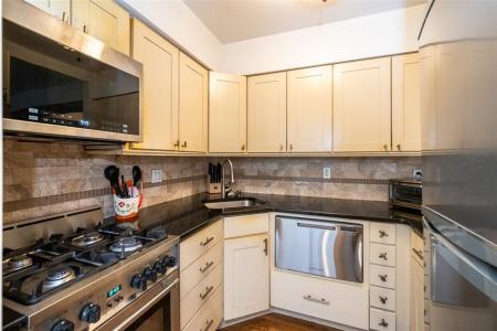 200 Centre Avenue, #1C, New Rochelle, New York 10805, USA