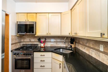 200 Centre Avenue, #1C, New Rochelle, New York 10805, USA