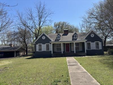 1100 W. Jackson, Clarksville, Texas 75426, USA