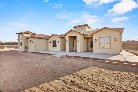 11 Del Cerro Court, Los Lunas, NM 87031, USA
