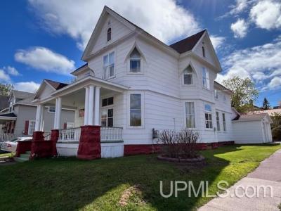 708 Calumet St, Lake Linden, Michigan 49945