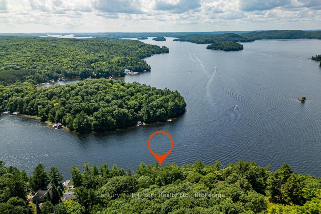 1033 BAYVIEW POINT ROAD, Lake Of Bays, Ontario P0A 1H0, CANADÁ