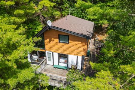 1033 BAYVIEW POINT ROAD, Lake Of Bays, Ontario P0A 1H0, CANADÁ