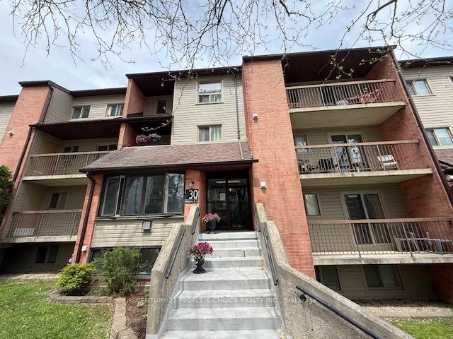30 HICKORY STREET E, Waterloo, Ontario N2J 4L4, Canada