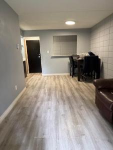 30 HICKORY STREET E, Waterloo, Ontario N2J 4L4, Canada