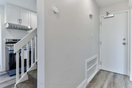 487 EAGLE STREET, Newmarket, Ontario L3Y 1K7, Kanada